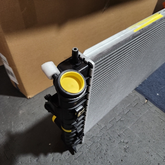 Car Cooling Radiator Assembly For 2006 07 2008 Buick Lucerne 3.8L Aluminum Core - Picture 4 of 5